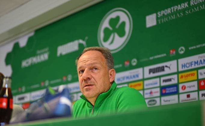 Sport Bilder des Tages 21.09.2023 - SpVgg Greuther Fürth Fuerth - Saison 2023 2024 - Medientermin Pressetermin Pressekonferenz im Vorfeld des Ligaspiels gegen den KSC - - Alexander Zorniger ( Trainer SpVgg Greuther Fürth ) *** 21 09 2023 SpVgg Greuther Fürth Fuerth season 2023 2024 media appointment press conference ahead of the league match against KSC Alexander Zorniger coach SpVgg Greuther Fürth