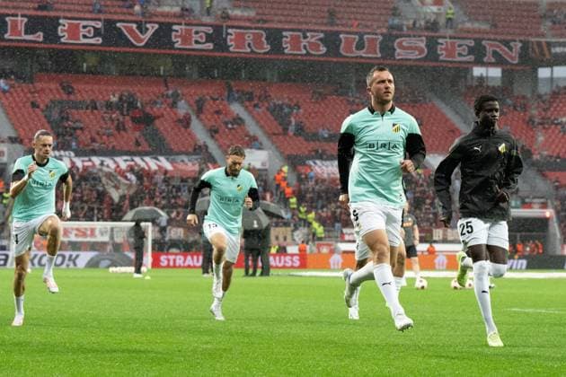 230921 Amor Layouni, Simon Sandberg, Even Hovland and Abdoulaye Faye of Häcken ahead of the UEFA Europa League football match between Bayer Leverkusen and Häcken on September 21, 2023 in Leverkusen. Photo: Daniel Stiller BILDBYRAN kod DS DS0334 fotboll football soccer fotball uefa europa league bayer leverkusen häcken bbeng Copyright: DANIELxSTILLER BB230921DS011