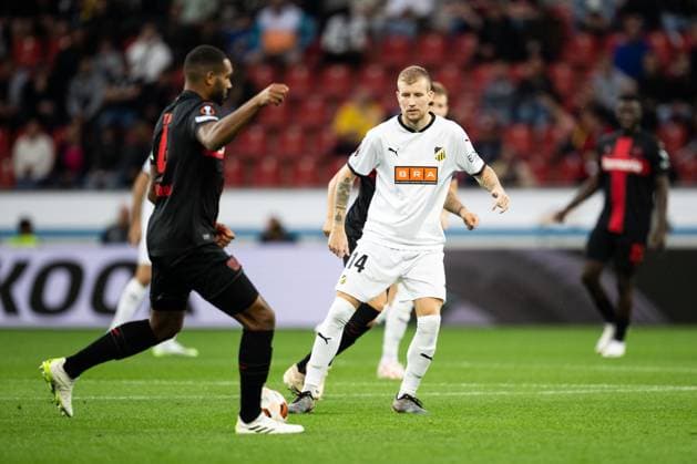 230921 Simon Gustafson of Häcken during the UEFA Europa League football match between Bayer Leverkusen and Häcken on September 21, 2023 in Leverkusen. Photo: Daniel Stiller BILDBYRAN kod DS DS0334 fotboll football soccer fotball uefa europa league bayer leverkusen häcken bbeng Copyright: DANIELxSTILLER BB230921DS013