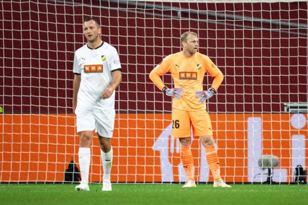 230921 Goalkeeper Peter Abrahamsson of Häcken looks dejected during the UEFA Europa League football match between Bayer Leverkusen and Häcken on September 21, 2023 in Leverkusen. Photo: Daniel Stiller BILDBYRAN kod DS DS0334 fotboll football soccer fotball uefa europa league bayer leverkusen häcken bbeng Copyright: DANIELxSTILLER BB230921DS018