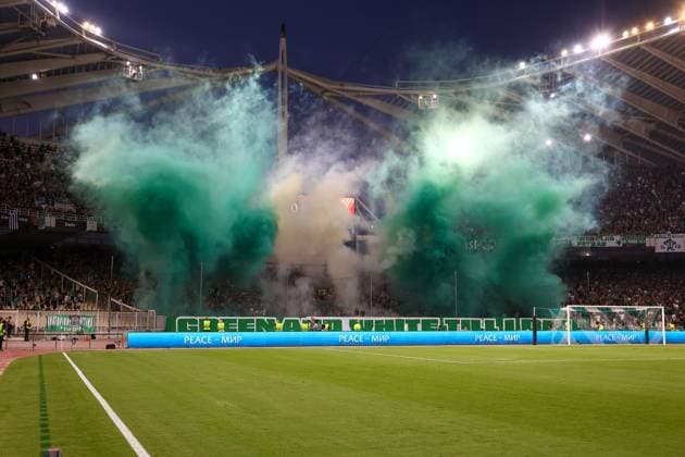 Sport Themen der Woche KW38 Sport Bilder des Tages Panathinaikos F.C. v Villarreal CF UEFA Europa League Panathinaikos F.C. fans discharge flares during the UEFA Europa League match at the Olympic Stadium (Greece), Marousi Copyright: xYannisxHalasx FIL-18991-0034 UK Newspapers OUT