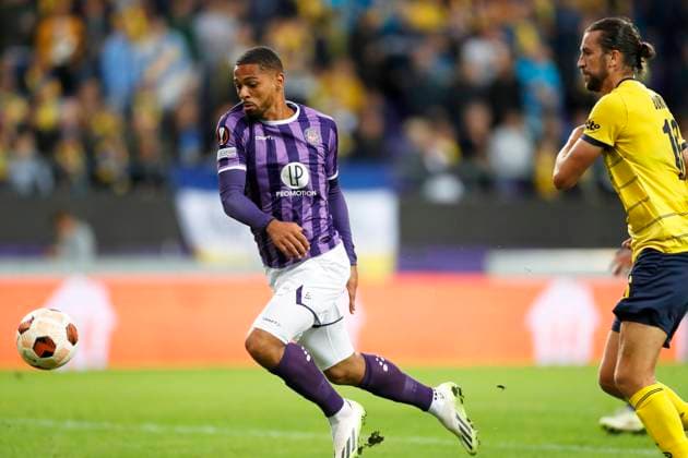 Royal Union Saint-Gilloise v Toulouse FC - UEFA Europa League BRUSSELS, BELGIUM - SEPTEMBER 21 : penalty Frank Magri Forward of Toulouse and Burgess Christian defender of Union St-Gilloise Thijs Dallinga Forward of Toulouse scores a penalty and celebrates during the UEFA Europa League Group E match between Royal Union Saint-Gilloise and Toulouse FC on September 21, 2023 in Brussels, Belgium, 21 09 2023 Brussels Belgium  Copyright: xJbox