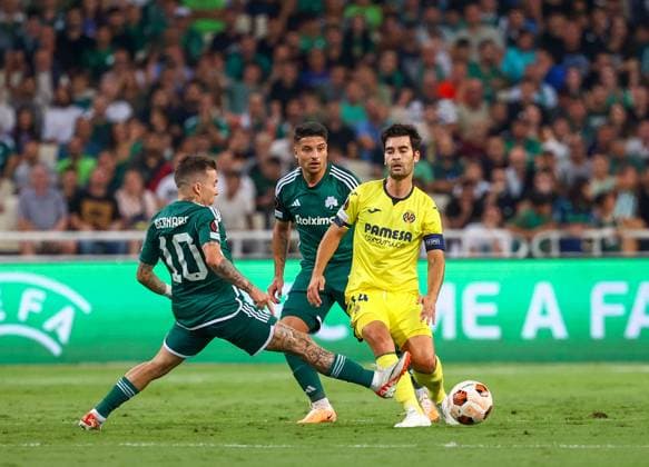 Panathinaikos F.C. v Villarreal CF UEFA Europa League Bernard and Sebastián Palacios of Panathinaikos F.C. and Manu Trigueros of Villarreal CF during the UEFA Europa League match at the Olympic Stadium (Greece), Marousi Copyright: xYannisxHalasx FIL-18991-0048 UK Newspapers OUT