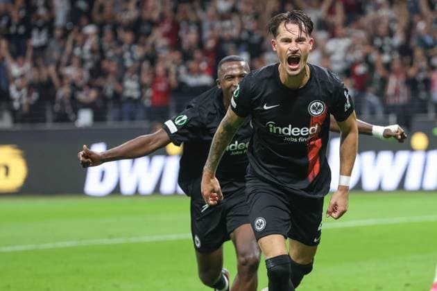 Europa-Conference-League - Eintracht Frankfurt - FC Aberdeen am 21.09.2023 im Deutsche Bank Park in Frankfurt Jubel, Torjubel, Torschuetze, Torschütze Robin Koch (Frankfurt 4) jubelt nach seinem Tor zum 2 zu 1 *** Europa Conference League Eintracht Frankfurt FC Aberdeen on 21 09 2023 at Deutsche Bank Park in Frankfurt Jubilations, goal celebrations, goal scorer Robin Koch Frankfurt 4 cheers after his goal to 2 to 1 MH