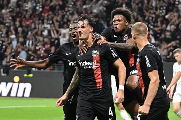 Sport Themen der Woche KW38 Sport Bilder des Tages 21.09.2023, xjhx, Fussball UEFA Conference League, Eintracht Frankfurt - FC Aberdeen emspor, v.l. Torjubel nach dem Tor zum celebrating the goal celebrate 2:1 durch Robin Koch of Eintracht Frankfurt (DFL DFB REGULATIONS PROHIBIT ANY USE OF PHOTOGRAPHS as IMAGE SEQUENCES and or QUASI-VIDEO) Frankfurt am Main *** 21 09 2023, xjhx, football UEFA Conference League, Eintracht Frankfurt FC Aberdeen emspor, v l goal celebration after goal celebrating the goal celebrate 2 1 by Robin Koch of Eintracht Frankfurt DFL DFB REGULATIONS PROHIBIT ANY USE OF PHOTOGRAPHS as IMAGE SEQUENCES and or QUASI VIDEO Frankfurt am Main