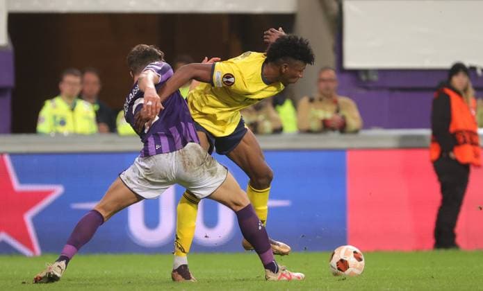 Union s Kevin Rodriguez and Toulouse s Rasmus Nicolaisen fight for the ball during a soccer game between Belgian Royale Union Saint Gilloise and French Toulouse FC, on the first day of the group phase of the UEFA Europa League competition, in group E, on Thursday 21 September 2023 in Brussels. VIRGINIExLEFOUR  x74606114x