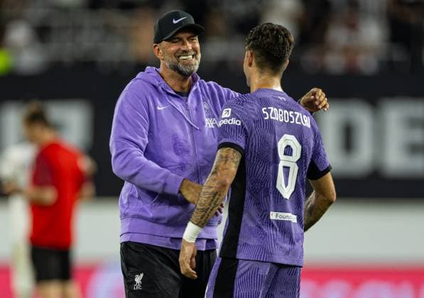 Sport Bilder des Tages Football - UEFA Europa League - Group E - LASK v Liverpool FC LINZ, AUSTRIA - Thursday, September 21, 2023: Liverpool s manager Jürgen Klopp (L) celebrates with Dominik Szoboszlai after the UEFA Europa League Group E matchday 1 game between LASK and Liverpool FC at the Raiffeisen Arena. Liverpool won 3-1. LINZ Raiffeisen Arena UPPER AUSTRIA AUSTRIA  Copyright: xDavidxRawcliffex P2023-09-21-LASK_Liverpool-85