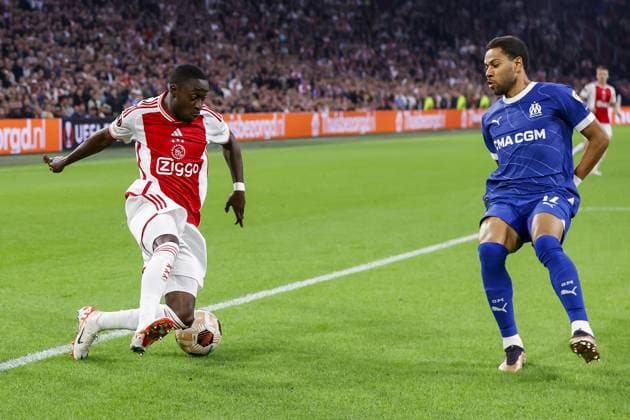 AMSTERDAM, 21-09-2023 JohanCruyff Arena, Europa League Football season 2023 2024 Match between Ajax and Olympique Marseille. Ajax player Carlos Forbs, Olympique Marseille player Renan Lodi Ajax - Olympique Marseille  x22440123x Copyright: