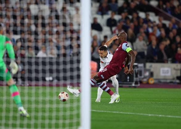 21st September 2023; London Stadium, London, England; Europa League Football, Group Stage, West Ham United versus Backa Topola; Sasa Jovanovic of FK TSC Backa Topola taking a shot on goal past West Ham s Ogbonna  ActionPlus12555714 JohnxPatrickxFletcher