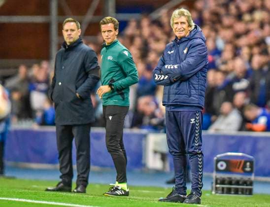 Rangers v Real Betis UEFA Europa League Michael Beale of Rangers and Manuel Pellegrini of Real Betis during the UEFA Europa League Group C match at Ibrox Stadium, Glasgow Copyright: xJamiexJohnstonx FIL-18994-0031 UK Newspapers OUT