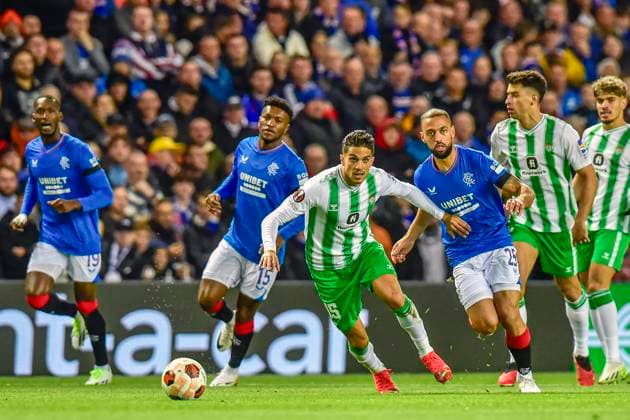 Rangers v Real Betis UEFA Europa League Kemar Roofe of Rangers and Marc Bartra of Real Betis during the UEFA Europa League Group C match at Ibrox Stadium, Glasgow Copyright: xJamiexJohnstonx FIL-18994-0032 UK Newspapers OUT