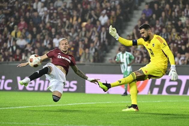 From left Lukas Haraslin of Sparta and goalie Vana Alves of Limasol in action during the Football European League match: Sparta Prague vs Aris Limassol in Prague, Czech Republic, September 21, 2023. (CTKxPhoto RomanxVondrous) CTKPhotoP2023092109160  CTKPhotoP2023092109160