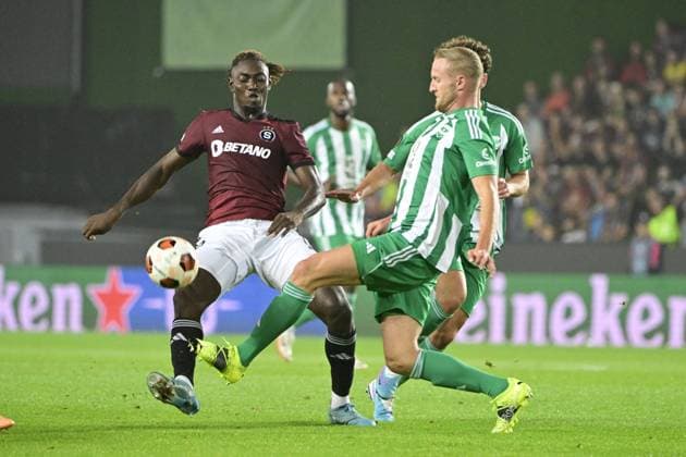 From left Victor Olatunji of Sparta in action during the Football European League match: Sparta Prague vs Aris Limassol in Prague, Czech Republic, September 21, 2023. (CTKxPhoto RomanxVondrous) CTKPhotoP2023092109232  CTKPhotoP2023092109232