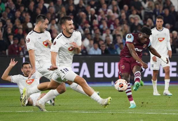 LONDON, ENGLAND - SEPTEMBER 21: Mohammed Kudus of West Ham United taking a shot at goal during UEFA Europa League Group A match between West Ham United FC and FK TSC Backa Topola at London Stadium on September 21, 2023 in London, England. (Photo by Dylan Hepworth) SPO 