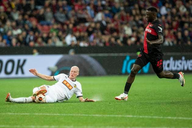 UEFA Europa League, Bayer Leverkusen - BK Haecken, 21.09.2023 Valgeir Lunddal Fridriksson (BK Haecken, 12), Victor BONIFACE (Bayer 04 Leverkusen, 22), UEFA Europa League, Bayer 04 Leverkusen - BK Haecken, 1. Gruppenspiel, am 21.09.2023, BayArena, Leverkusen DFL regulations prohibit any use of photographs as image sequences and or quasi-video Copyright: xBEAUTIFULxSPORTS Meuselx
