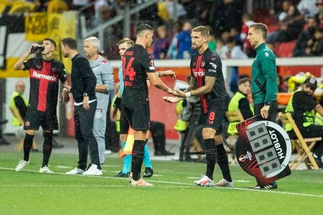 UEFA Europa League, Bayer Leverkusen - BK Haecken, 21.09.2023 v.re: (Name Spieler,Aktion,Zweikampf Robert ANDRICH (Bayer 04 Leverkusen, 8) kommt fuer Granit XHAKA (Bayer 04 Leverkusen, 34) auf das Feld, UEFA Europa League, Bayer 04 Leverkusen - BK Haecken, 1. Gruppenspiel, am 21.09.2023, BayArena, Leverkusen DFL regulations prohibit any use of photographs as image sequences and or quasi-video Copyright: xBEAUTIFULxSPORTS Meuselx