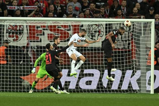 Jonathan Tah ( 4, Bayer Leverkusen) verteidigt per Kopf 21.09.2023 Fussball Europa League, Bayer 04 Leverkusen vs BK Häcken Haecken, BayArena, Leverkusen, NRW Germany