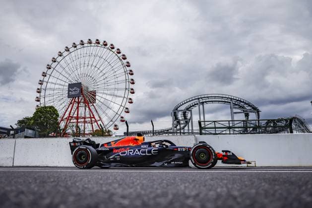 01 VERSTAPPEN Max (nld), Red Bull Racing RB19, action during the 2023 Formula 1 Lenovo Japanese Grand Prix, 16th round of the 2023 Formula One World Championship, WM, Weltmeisterschaft from September 22 to 24, 2023 on the Suzuka International Racing Course, in Suzuka - F1 - JAPANESE GRAND PRIX 2023 DPPI Panoramic  00123036__R5_0003
