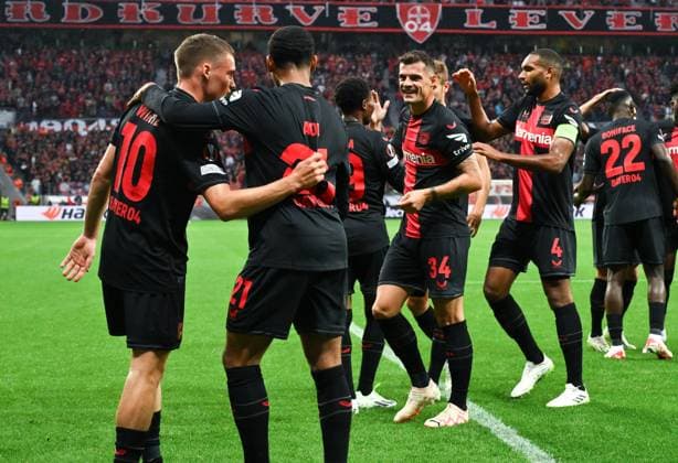 Jubel 1:0, v.li., Florian Wirtz (Bayer 04 Leverkusen), Amine Adli (Bayer 04 Leverkusen), Granit Xhaka (Bayer 04 Leverkusen), Jonathan Tah (Bayer 04 Leverkusen) 21.09.2023, Fussball Saison 2023 2024 Europa League Gruppenphase, 1. Spieltag Bayer 04 Leverkusen - BK Häcken 4:0 Leverkusen BayArena Nordrhein Westfalen Deutschland