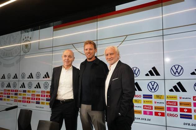 Sportdirektor Rudi Völler, Bundestrainer Julian Nagelsmann und DFB Präsident Bernd Neundorf kommen zur Pressekonferenz - 22.09.2023: Pressekonferenz zur Vorstellung des neuen Bundestrainers *** Sports director Rudi Völler, national coach Julian Nagelsmann and DFB president Bernd Neundorf arrive for press conference 22 09 2023 Press conference to introduce new national coach