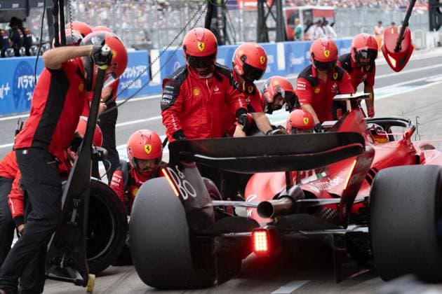 September 22, 2023, Suzuka, Mie Prefecture, Japan: CARLOS SANIZ (SPA) of Ferrari 55 making a pit stop during FP2 of the 2023 Formula 1 Japanese Grand Prix Suzuka Japan - ZUMAb177 20230922_aap_b177_193 Copyright: xTaidghxBarronx