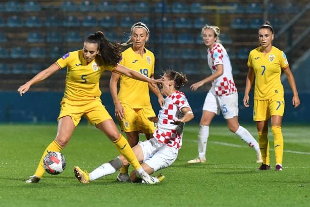 Sport Themen der Woche KW38 Sport Bilder des Tages UEFA Women s Nations League: Croatia v Romania Ana Jelencic and Teodora Meluta of Romania competes for the ball during the UEFA Nations League women s League B, Group B2 match between Croatia and Romania at the Gradski stadion Varteks on September 22, 2023 in Varazdin, Croatia. VjeranxZganecxRogulja PIXSELL