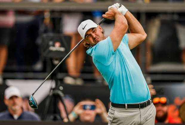 Brooks Koepka of the US hits his tee shot on the eighteenth hole during the first round of the 2023 LIV Golf League tournament at Rich Harvest Farms in Sugar Grove, Illinois, on Friday September 22, 2023. Tournament play runs from September 22nd through the 24th.  SGI20230922812 TANNENxMAURY