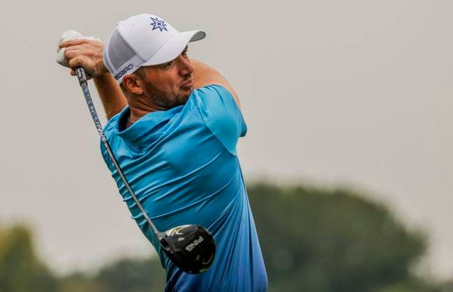 Sam Horsfield of England hits his tee shot on the sixteenth hole during the first round of the 2023 LIV Golf League tournament at Rich Harvest Farms in Sugar Grove, Illinois, on Friday September 22, 2023. Tournament play runs from September 22nd through the 24th.  SGI20230922830 TANNENxMAURY
