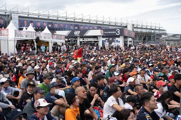 September 23, 2023, Suzuka, Mie Prefecture, Japan: Formula 1 fans in the fan zone during Qualifying of the 2023 Formula 1 Japanese Grand Prix Suzuka Japan - ZUMAb177 20230923_aap_b177_028 Copyright: xTaidghxBarronx