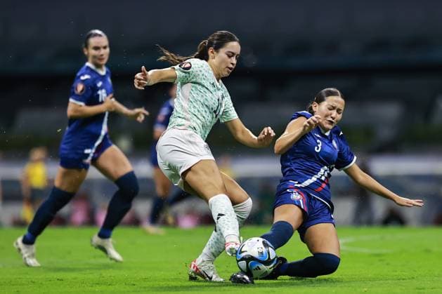 RECORD DATE NOT STATED CONCACAF Womens Gold Cup 2023 Mexico vs Puerto Rico (L-R), Scarlett Camberos of Mexico and Isabel Martinez of Puerto Rico during the game Mexico (Mexican national team, Nationalteam vs Puerto Rico, corresponding to League A of the Group Stage Qualifiers for the CONCACAF Womens Gold Cup, at Azteca Stadium, on September 22, 2023. <br><br> (I-D), Scarlett Camberos de Mexico e Isabel Martinez de Puerto Rico durante el partido Mexico (Seleccion Nacional Mexicana) vs Puerto Rico, correspondiente a la Liga A de la Fase grupos Clasificatorio a la Copa Oro Femenina de la CONCACAF, el el Estadio Azteca, el 22 de Septiembre de 2023. CIUDAD DE MEXICO CDMX MEXICO Copyright: xJuanxLuisxDiazx 20230922212304_CWGC_23_MEX_PUR_CAMBEROS42
