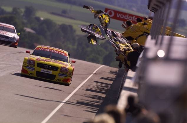 Archivbilder der Woche SPORT KW38 DTM Sachsenring, 02.06.2002 Zieldurchfahrt Laurent Aiello, Abt-Audi TT-R Abt-Audi-Team Hohenstein-Ernstthal Deutschland *** DTM Sachsenring, 02 06 2002 Crossing the finish line Laurent Aiello, Abt Audi TT R Abt Audi Team Hohenstein Ernstthal Germany