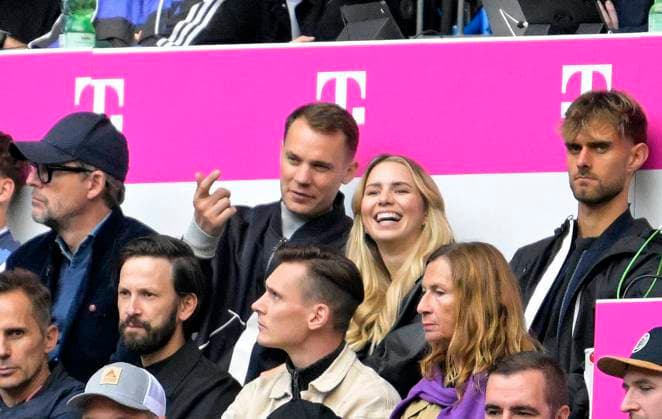 23.09.2023, Fussball 1. Bundesliga 2023 2024, 5.Spieltag, FC Bayern München - VfL Bochum, in der Allianz-Arena München. Torwart Manuel Neuer (FC Bayern München) mit Freundin Anika Bissel