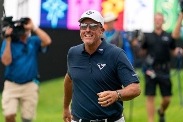 SUGAR GROVE, IL - SEPTEMBER 23: Phil Mickelson walks to the green at hole 17 (the party hole) during Day Two of the LIV Golf Invitational - Chicago on September 22, 2023, at Rich Harvest Farms in Sugar Grove, IL (Photo by Ben Hsu Icon Sportswire) GOLF: SEP 23 LIV Golf Chicago EDITORIAL USE ONLY Icon224230922021