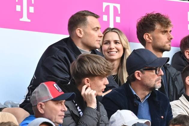Manuel NEUER (Torwart Bayern Muenchen) mit Freundin Anika BISSEL Fussball 1. Bundesliga Saison 2023 2024, 5.Spieltag, Spieltag05 FC Bayern Muenchen - VFL Bochum 7-0 am 23.09.2023 , A L L I A N Z A R E N A *** Manuel NEW goalkeeper Bayern Muenchen with girlfriend Anika BISSEL Football 1 Bundesliga Season 2023 2024, 5 Matchday, Matchday05 FC Bayern Muenchen VFL Bochum 7 0 on 23 09 2023 , A L L I A N Z A R E N A