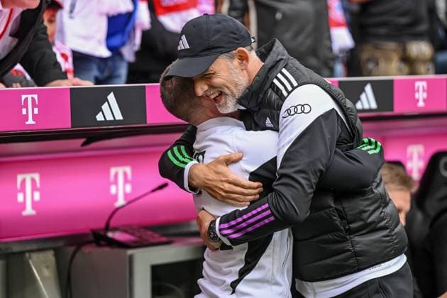 23.09.2023, Munich, Germany, Allianz Arena, FC Bayern Muenchen vs VfL Bochum - 1.Bundesliga, Co Trainer Anthony Barry (FC Bayern Muenchen) und Trainer Thomas Tuchel (FC Bayern Muenchen) gestikuliert, gestik (Foto H. Langer) DFB DFL REGULATIONS PROHIBIT ANY USE OF PHOTOGRAPHS AS IMAGE SEQUENCES AND OR QUASI-VIDEO. Munich Allianz Arena Germany