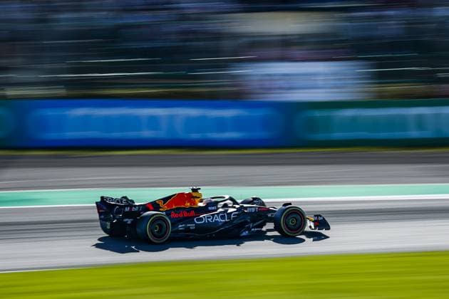 01 VERSTAPPEN Max (nld), Red Bull Racing RB19, action during the 2023 Formula 1 Lenovo Japanese Grand Prix, 16th round of the 2023 Formula One World Championship, WM, Weltmeisterschaft from September 22 to 24, 2023 on the Suzuka International Racing Course, in Suzuka - F1 - JAPANESE GRAND PRIX 2023 - RACE DPPI Panoramic  _R3_7552