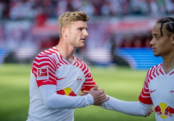 Leipzigs Xavi Simons und Timo Werner - Schlussjubel. Fussball 1. Bundesliga, 4. Spieltag: RB Leipzig - FC Augsburg 3:0. 16. September 2023: Leipzig, Red Bull Arena. RB Leipzig - FC Augsburg 3:0