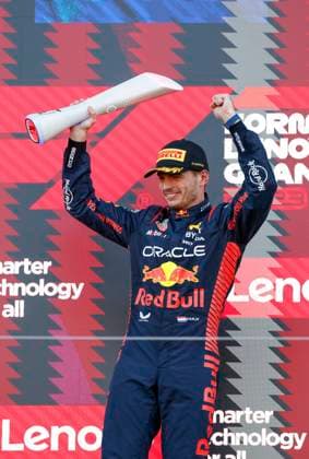 VERSTAPPEN Max (ned), Red Bull Racing RB19, portrait celebration Red Bull Racing constructors champion podium trophy during the 2023 Formula 1 Lenovo Japanese Grand Prix, 16th round of the 2023 Formula One World Championship, WM, Weltmeisterschaft from September 22 to 24, 2023 on the Suzuka International Racing Course, in Suzuka - F1 - JAPANESE GRAND PRIX 2023 - RACE DPPI Panoramic  00123037_F12023GP17JAP_JK184129A