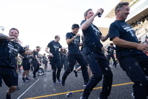 September 24, 2023, Suzuka, Mie Prefecture, Japan: Oracle Red Bull Racing team principal CHRISTAIN HORNER, drivers MAX VERSTAPPEN (NED) of Red Bull Racing 1 and SERGIO PEREZ (MEX) of Red Bull Racing 11 and team mechanics celebrates winning the World Constructors Championship by points at the 2023 Formula 1 Japanese Grand Prix. Suzuka Japan - ZUMAb177 20230924_aap_b177_094 Copyright: xTaidghxBarronx