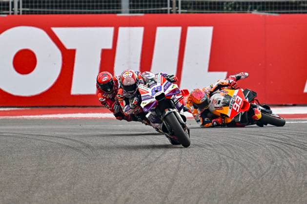 Bilder des Jahres 2023, Sport 09 September Sport Themen der Woche KW38 Sport Bilder des Tages 89 MARTIN Jorge (spa), Pramac Racing, Ducati Desmosedici GP23, action with 93 MARQUEZ Marc (spa), Repsol Honda Team, Honda RC213V, accident, crash during the 2023 MotoGP Grand Prix of India on the Buddh International Circuit from September 22 to 24, in Greater Noida, India - MOTO - MOTO GP - INDIAN GRAND PRIX 2023 DPPI Panoramic  _TIN4675