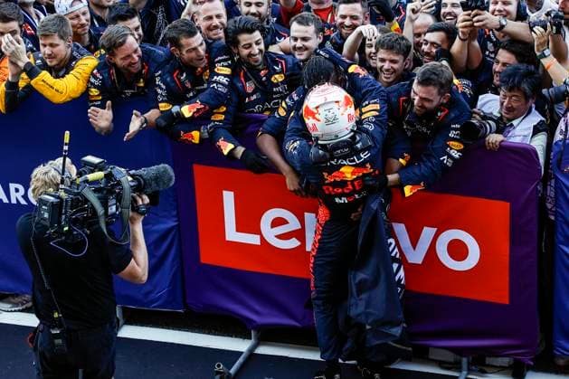 Formula 1 Lenovo Grand Prix Of Japan 2023 Max Verstappen of Netherlands, Oracle Red Bull Racing, portrait celebrates the constructors™ champions with Red Bull Racing team during the Formula 1 Lenovo Grand Prix of Japan from 21st to 24th of September, 2023 on the Suzuka Circuit, in Suzuka, Japan. Suzuka Japan  Copyright: xGongorax originalFilename:bonilla-formula1230924_np2lD.jpg