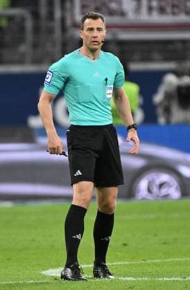 24.09.2023, xjhx, Fussball 1.Bundesliga, Eintracht Frankfurt - SC Freiburg emspor, v.l. Schiedsrichter Felix Zwayer (DFL DFB REGULATIONS PROHIBIT ANY USE OF PHOTOGRAPHS as IMAGE SEQUENCES and or QUASI-VIDEO) Frankfurt am Main