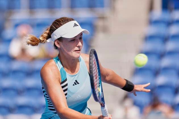 September 26, 2023, Tokyo, Japan: Anna KALINSKAYA (RUS) hits a return against Ekaterina ALEXANDROVA (RUS) during their women s single match for the second day of the TORAY PAN PACIFIC OPEN TENNIS tournament 2023 at the Ariake Coliseum. The tournament is held from September 25 to October 1st. Alexandrova won 6-7(7), 6-1,7-5. Tokyo Japan - ZUMAm191 20230926_aap_m191_004 Copyright: xRodrigoxReyesxMarinx