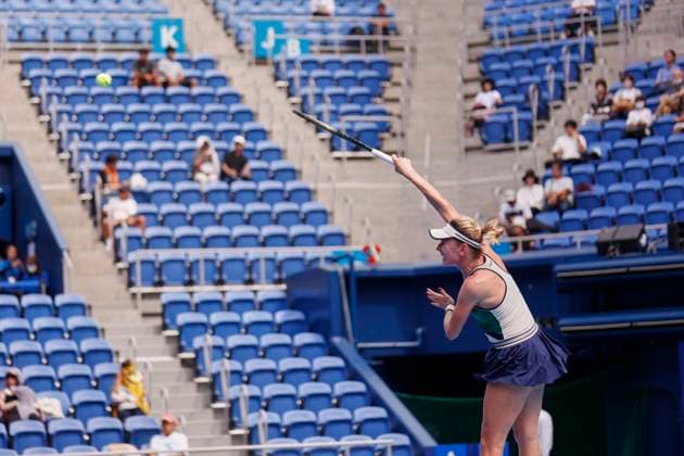 Sport Bilder des Tages September 26, 2023, Tokyo, Japan: Ekaterina ALEXANDROVA (RUS) serves against Anna KALINSKAYA (RUS) during their women s single match for the second day of the TORAY PAN PACIFIC OPEN TENNIS tournament 2023 at the Ariake Coliseum. The tournament is held from September 25 to October 1st. Alexandrova won 6-7(7), 6-1,7-5. Tokyo Japan - ZUMAm191 20230926_aap_m191_006 Copyright: xRodrigoxReyesxMarinx