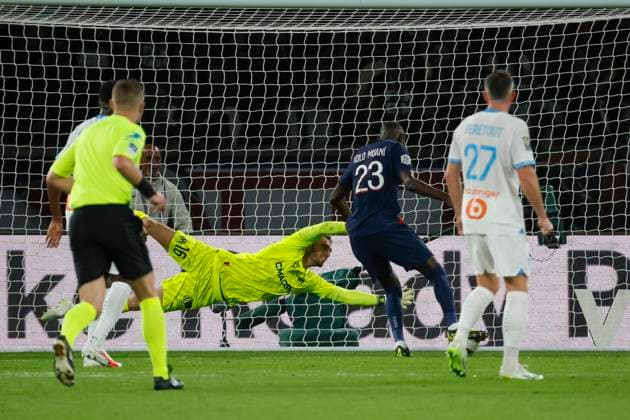 Championnat L1 Paris PSG - OM Marseille PHOTOPQR LA PROVENCE SPEICH Frederic ; Paris ; 24 09 2023 ; Football : Championnat de France de Ligue 1 (L1) 6e journee ( Clasico ) Match : Paris Saint-Germain ( PSG ) - Olympique de Marseille ( OM ) au Parc des Princes BUT KOLO MUANI *** Local Caption *** Paris Paris France  Copyright: xPHOTOPQR LAxPROVENCE MAXPPPxSPEICHxFredericx 20230924PVL6526 20230924PVL6526