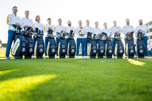 Sport Bilder des Tages 230926 Justin Rose, Ludvig Aberg, Tommy Fleetwood, Matt Fitzpatrick, Rory McIlroy, Tyrrel Hatton, captain Luke Donald, Nicolaj Hojgaard, Robert McIntyre, Viktor Hovland, Sepp Straka, Jon Rahm and Shane Lowry of Team Europe pose for a team photo with team mates ahead of a training session during day -3 of the Ryder Cup on September 26, 2023 in Rome. Photo: Mathias Bergeld BILDBYRAN kod MB MB0731 golf ryder cup träning practice training day -3 bbeng Copyright: MATHIASxBERGELD BB230926MB029