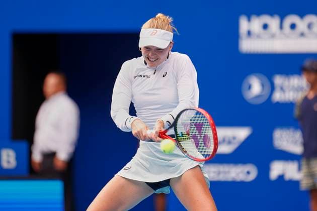 September 26, 2023, Tokyo, Japan: Harriet DART (GBR) hits a return against Veronika KUDERMETOVA (RUS) during their women s single match for the second day of the TORAY PAN PACIFIC OPEN TENNIS tournament 2023 at the Ariake Coliseum. The tournament is held from September 25 to October 1st. Kudermentova won 6-3, 7-6 Tokyo Japan - ZUMAm191 20230926_aap_m191_014 Copyright: xRodrigoxReyesxMarinx