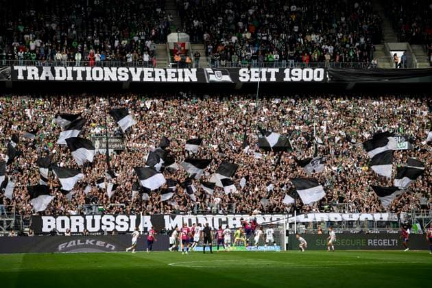 Feature, MG Fankurve mit Banner - Traditionsverein seit 1900 - , Borussia-Park, Fussball 1. Bundesliga, 5.Spieltag, Borussia Moenchengladbach (MG) - RB Leipzig (L) 0:1, am 23.09.2023 in Moenchengladbach Deutschland. DFL regulations prohibit any use of photographs as image sequences and or quasi-video Â