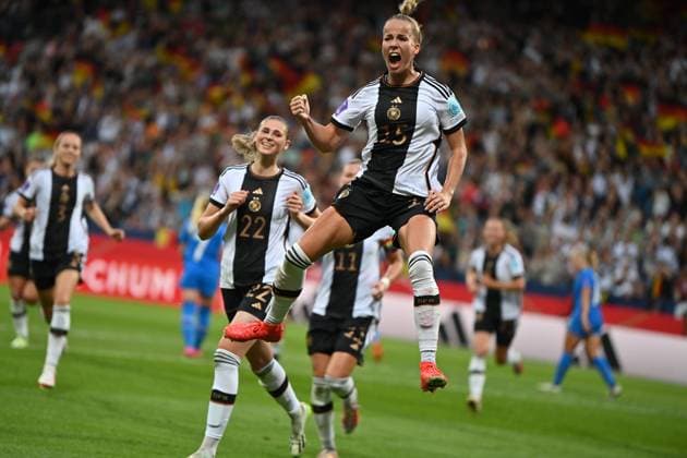 Sport Themen der Woche KW39 Sport Bilder des Tages Jubel, Freuen, celebrate, happy, cheer , Goal Celebration Giulia Gwinn(DFB-Frauen , Deutschland,15 ) 2:0, 26.09.2023, Bochum (Deutschland), Fussball, Nation League Frauen . Deutschland - Island *** Jubeln, Freuen, celebrate, happy, cheer , Goal Celebration Giulia Gwinn DFB Frauen , Germany,15 2 0, 26 09 2023, Bochum Germany , Football, Nation League Women Germany Iceland xmkx
