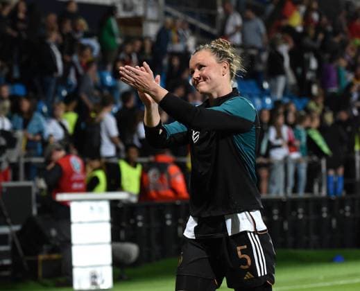 26.09.2023, Bochum, Germany, Vonovia Ruhr Stadium, Germany vs Iceland - UEFA Womens Nations League, Marina Hegering (Germany) gestikuliert, gestik (Foto Ralf Treese) Bochum Vonovia Ruhr Stadium North Rhine-Westphalia Germany